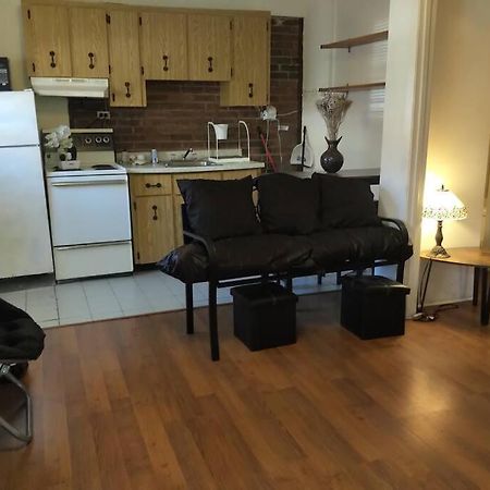 Awesome Cozy 1 bedroom Coachhouse Toronto Buitenkant foto