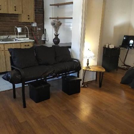 Awesome Cozy 1 bedroom Coachhouse Toronto Buitenkant foto