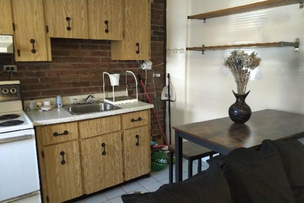 Awesome Cozy 1 bedroom Coachhouse Toronto Buitenkant foto