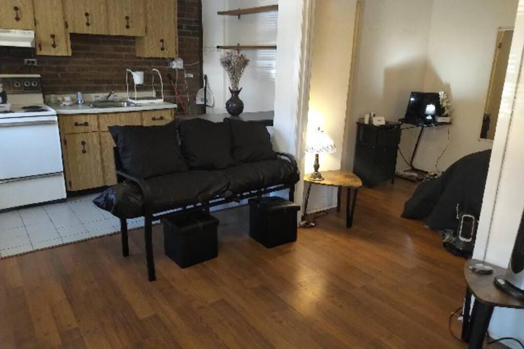 Awesome Cozy 1 bedroom Coachhouse Toronto Buitenkant foto