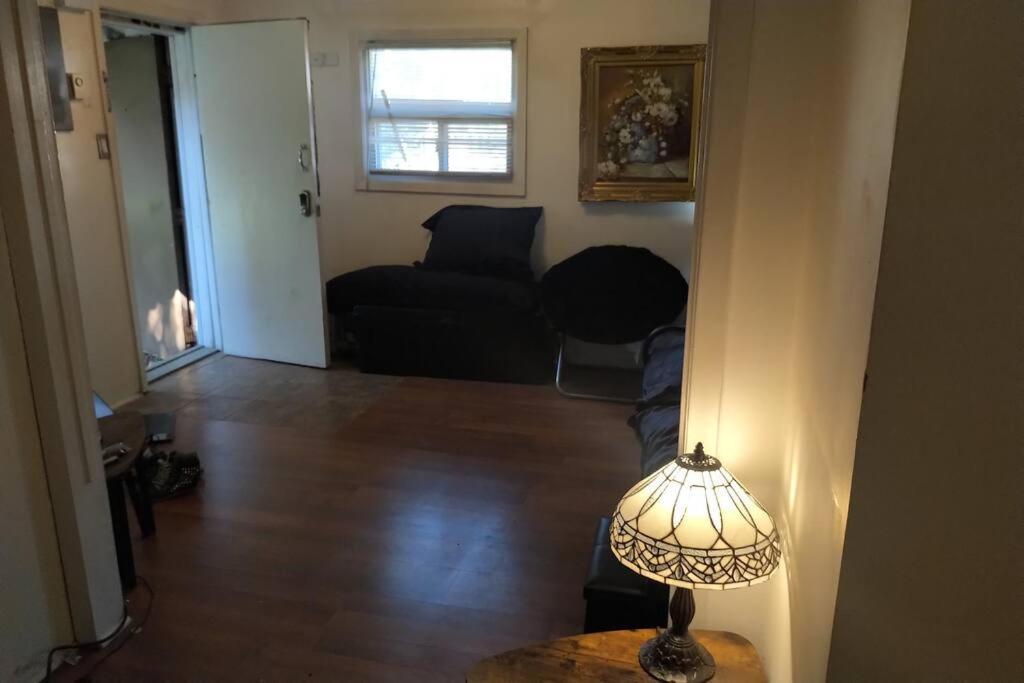 Awesome Cozy 1 bedroom Coachhouse Toronto Buitenkant foto