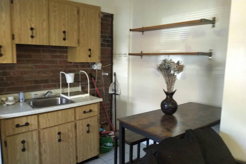 Awesome Cozy 1 bedroom Coachhouse Toronto Buitenkant foto