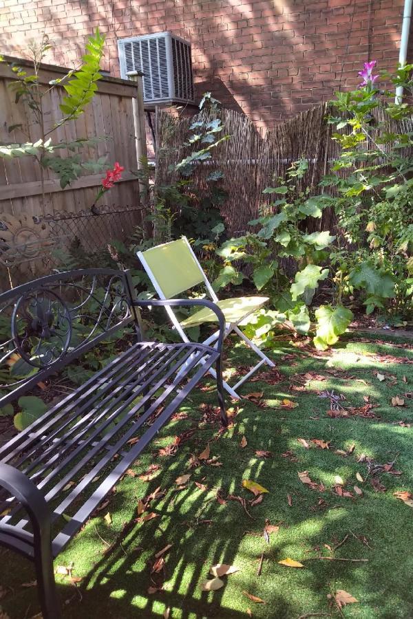 Awesome Cozy 1 bedroom Coachhouse Toronto Buitenkant foto